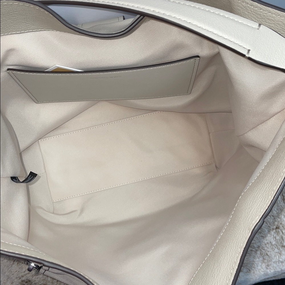 Michael Kors ‘Addie’ Large Leather Shoulder Bag - Picture 12 of 16